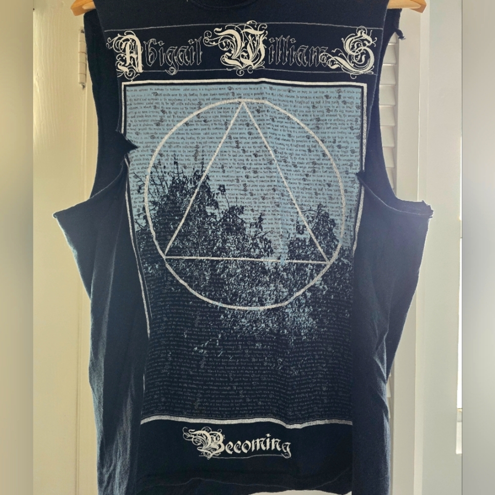 Abigail Williams band T